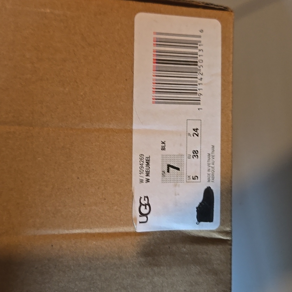 UGG Neumel Black